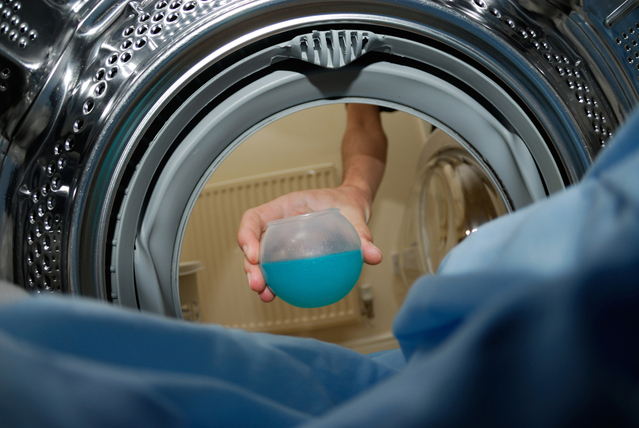 putting-detergent-in-washing-machine-1414795-639x427