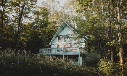 Merită să investim într-o casă de vacanță?