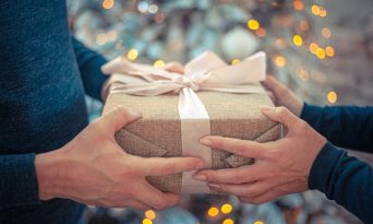 Cadourile de Crăciun: ce să cumperi, când să cumperi și cum să nu depășești bugetul